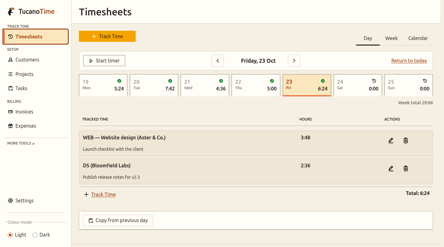 Tucano Time day view showing entries for two projects, the week strip with daily totals, and a start-timer button
